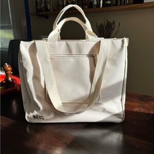Beis East to West Tote in Beige